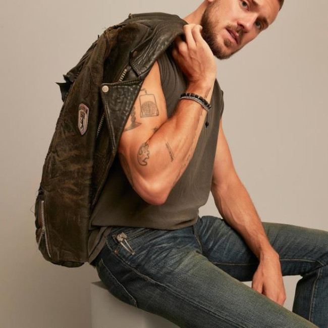 Нож складной c тату DEEJO 37G Ebony / Latino skull (1GB000106)