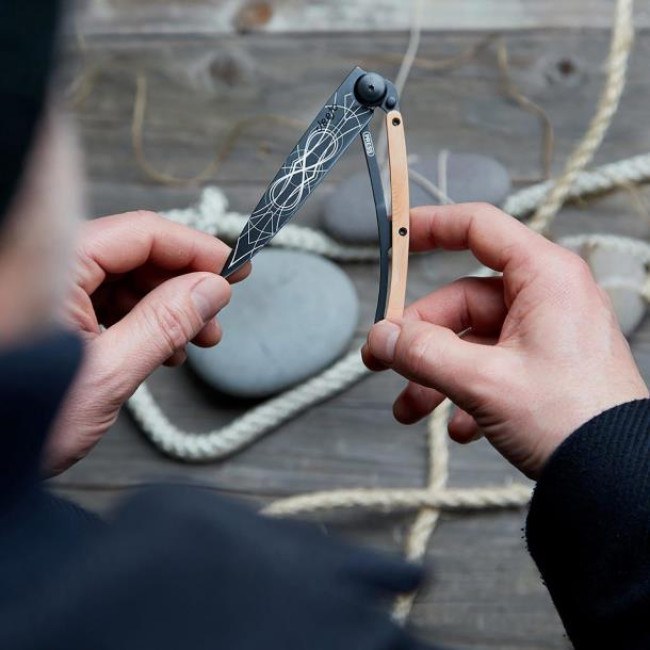 Нож складний з татуюванням DEEJO 37G Juniper wood / Інфініті