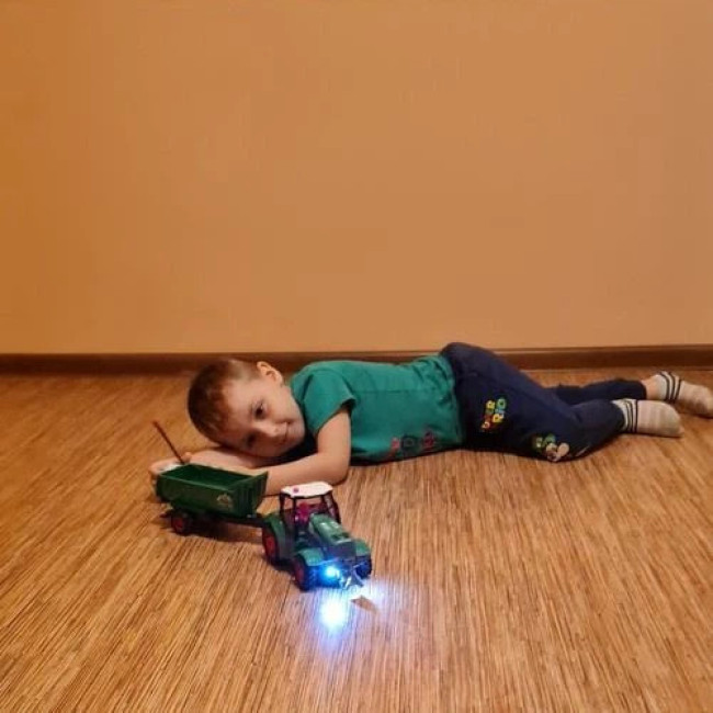 Трактор на дистанційному управлінні з причепом Kruzzel 24850