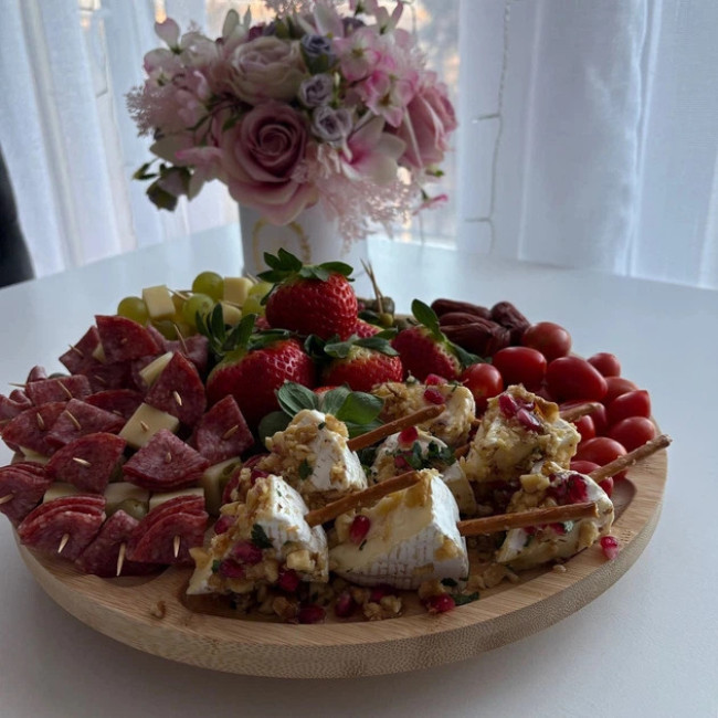 Бамбукова вращаюча дошка для закусок, сирів та м'ясної нарізки Ruhhy 33 см 5 секцій для сервірування